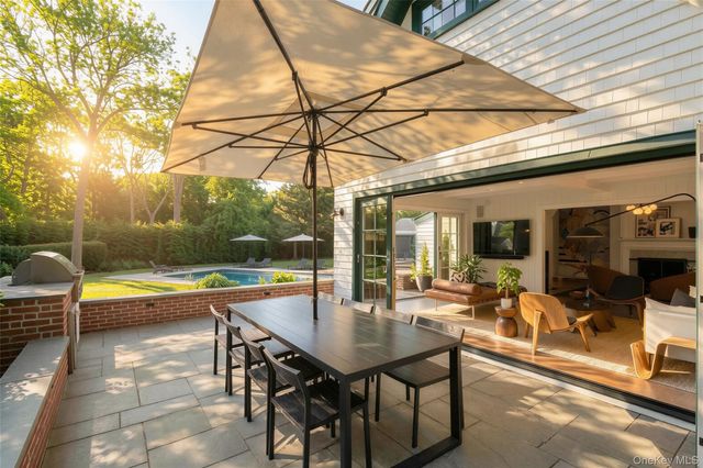 91 E Tiana Road, Hampton Bays, NY 11946