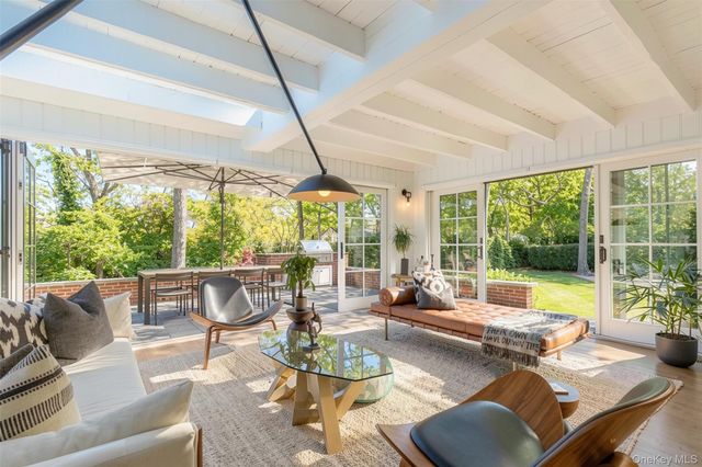 91 E Tiana Road, Hampton Bays, NY 11946