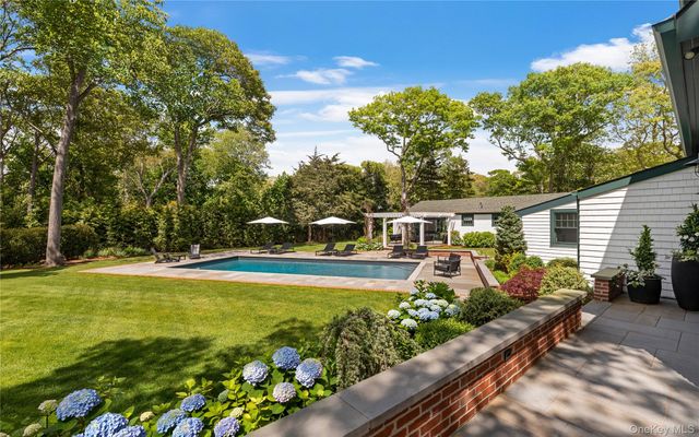 91 E Tiana Road, Hampton Bays, NY 11946