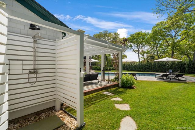 91 E Tiana Road, Hampton Bays, NY 11946