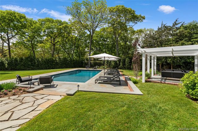 91 E Tiana Road, Hampton Bays, NY 11946
