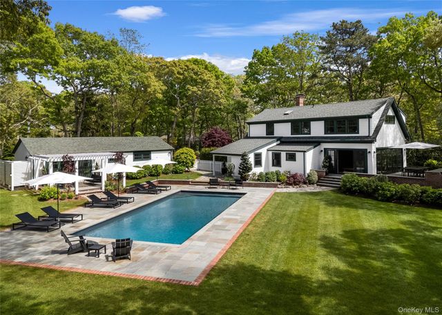 91 E Tiana Road, Hampton Bays, NY 11946