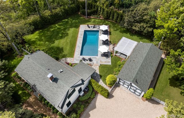 91 E Tiana Road, Hampton Bays, NY 11946