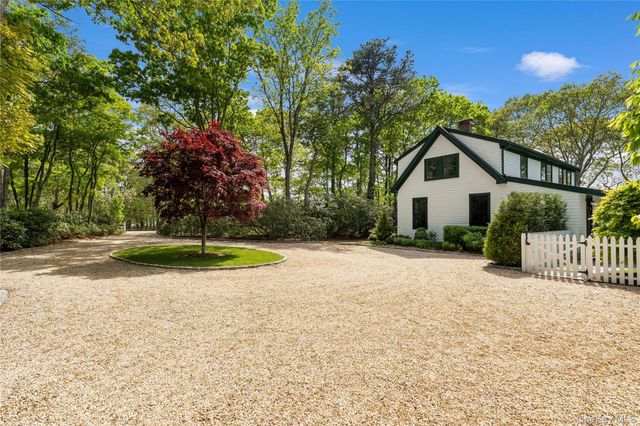 91 E Tiana Road, Hampton Bays, NY 11946