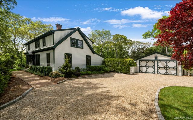 91 E Tiana Road, Hampton Bays, NY 11946