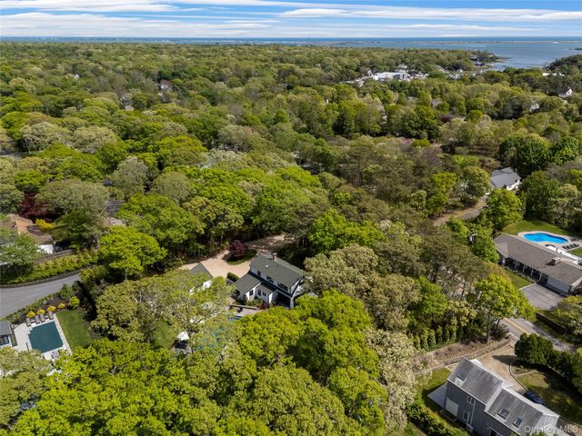 91 E Tiana Road, Hampton Bays, NY 11946
