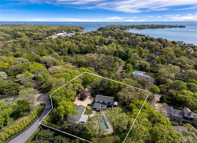 91 E Tiana Road, Hampton Bays, NY 11946