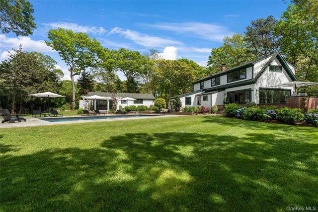 91 E Tiana Road, Hampton Bays, NY 11946