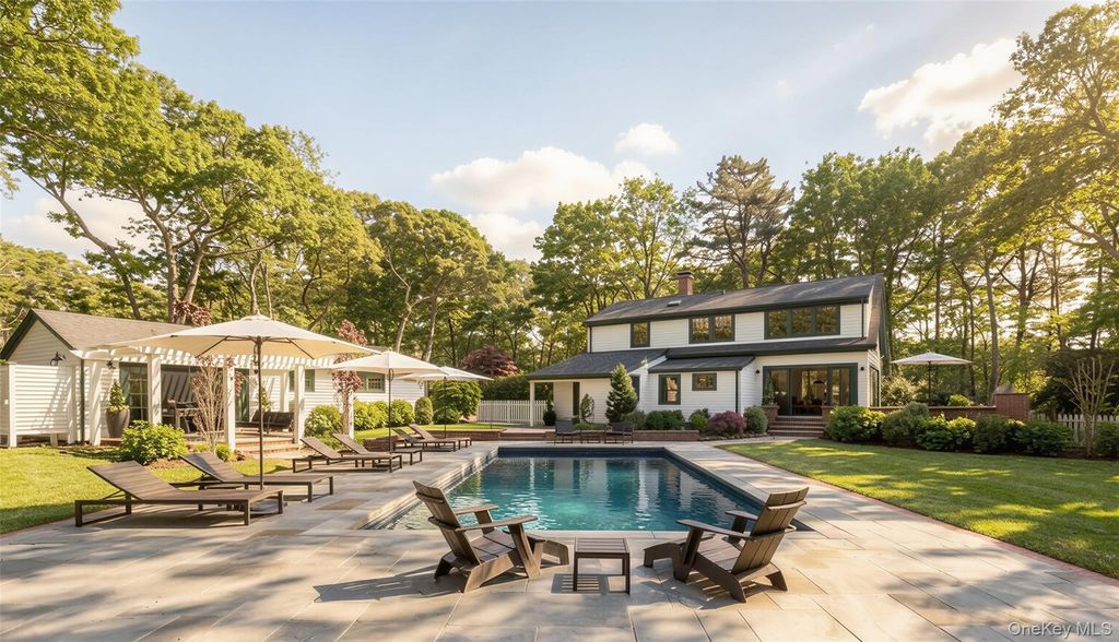 91 E Tiana Road, Hampton Bays, NY 11946