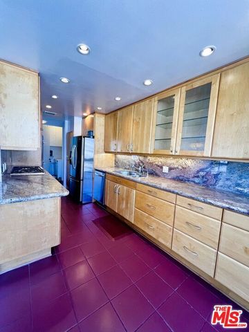 11805 Mayfield Avenue 306, Los Angeles, CA 90049