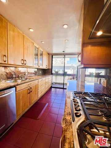 11805 Mayfield Avenue 306, Los Angeles, CA 90049