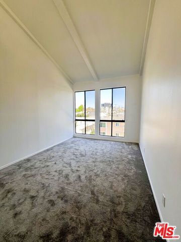 11805 Mayfield Avenue 306, Los Angeles, CA 90049