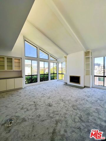 11805 Mayfield Avenue 306, Los Angeles, CA 90049