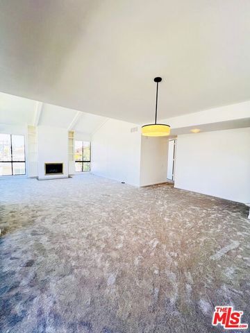 11805 Mayfield Avenue 306, Los Angeles, CA 90049