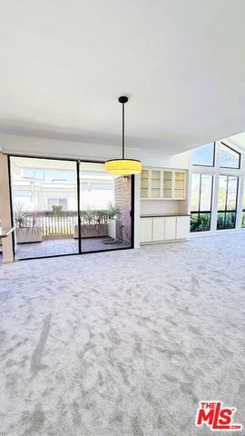 11805 Mayfield Avenue 306, Los Angeles, CA 90049