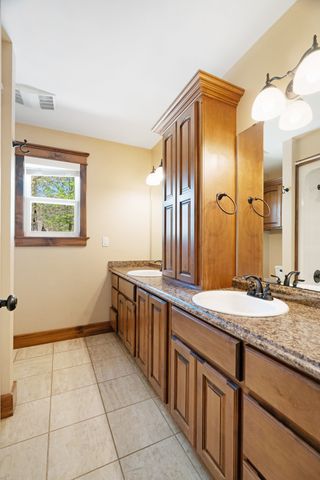 360 County Road 42570, Paris, TX 75462