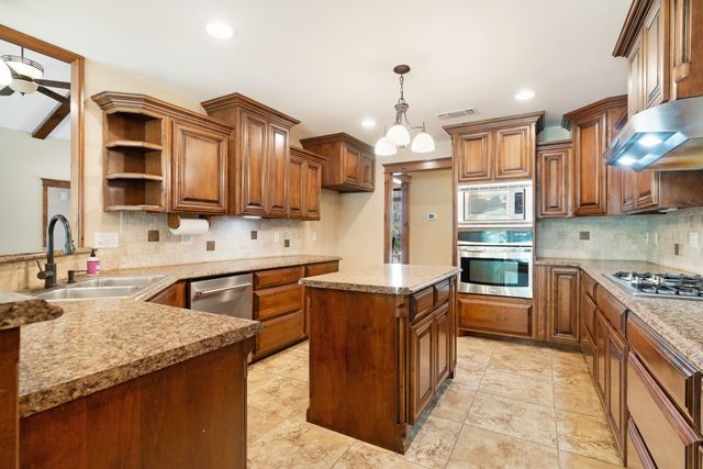 360 County Road 42570, Paris, TX 75462