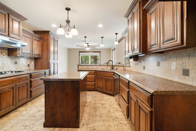 360 County Road 42570, Paris, TX 75462