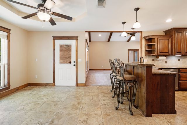 360 County Road 42570, Paris, TX 75462