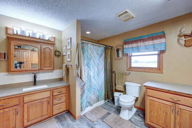 18071 65th Rd, Winfield, KS 67156