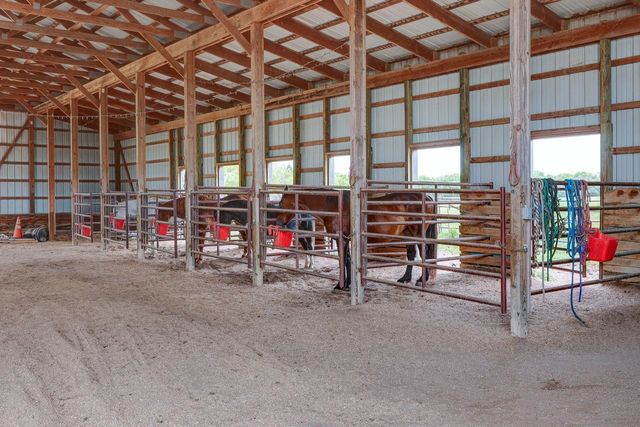 18071 65th Rd, Winfield, KS 67156