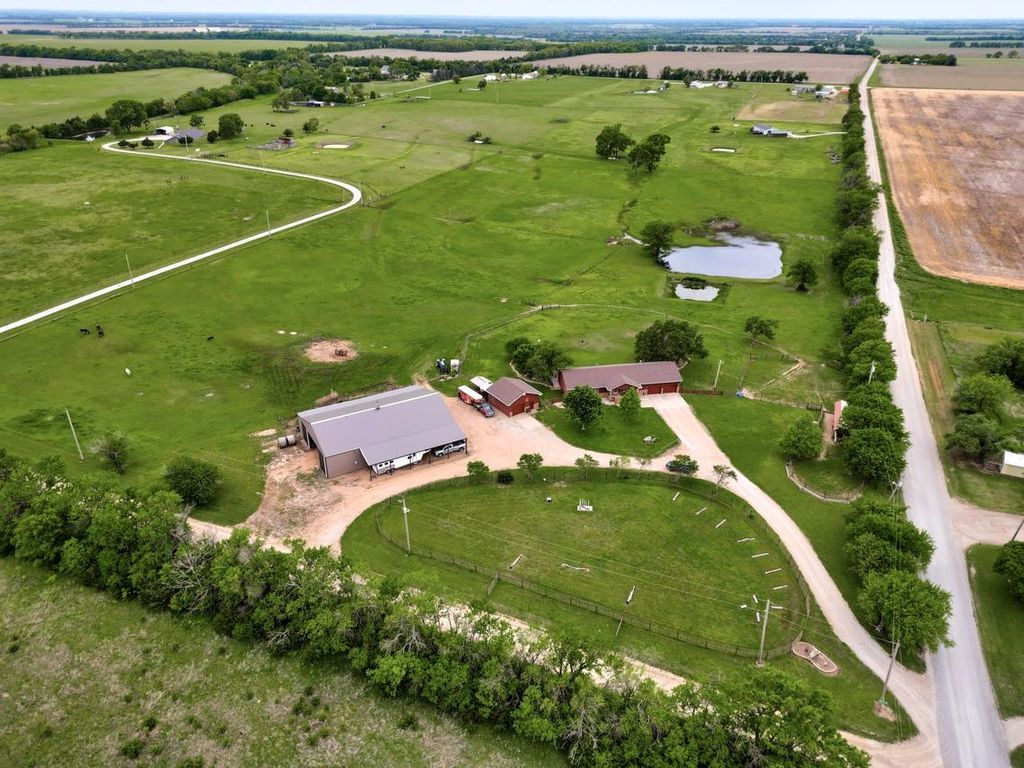 18071 65th Rd, Winfield, KS 67156