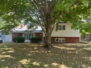 1212 N Bittersweet Lane, Muncie, IN 47304