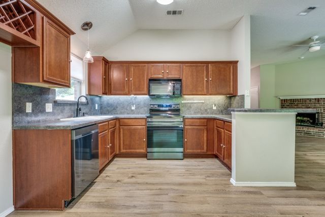 912 Cole Avenue, Denton, TX 76208