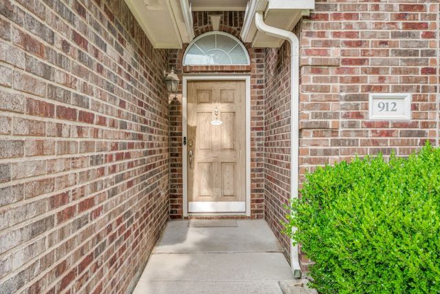 912 Cole Avenue, Denton, TX 76208
