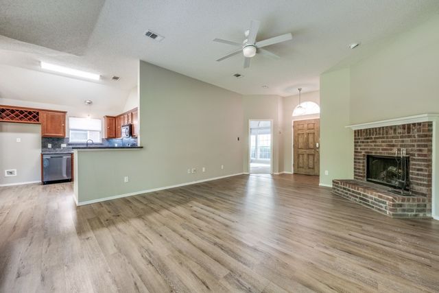 912 Cole Avenue, Denton, TX 76208