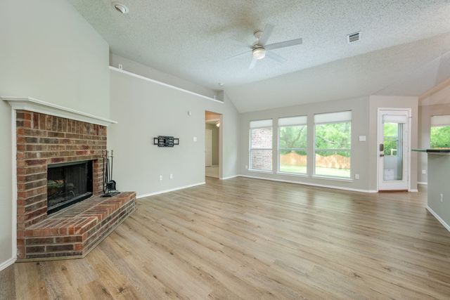 912 Cole Avenue, Denton, TX 76208