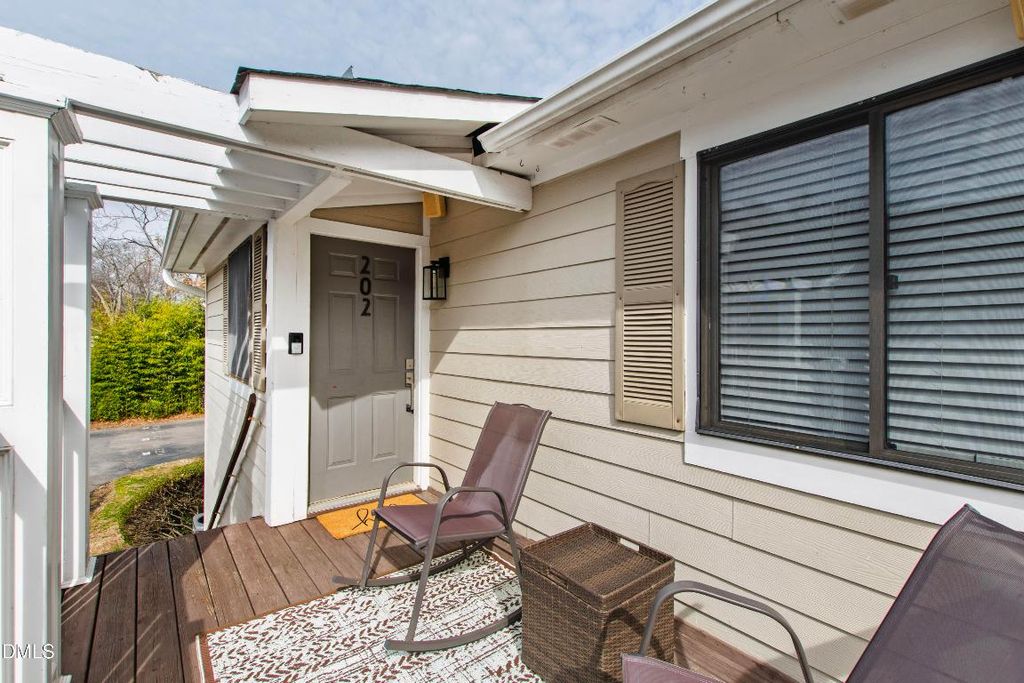 2204 Stafford Avenue 202, Raleigh, NC 27607