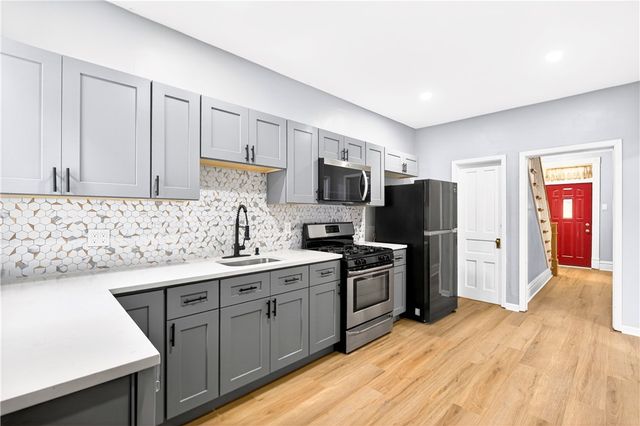 410 Kendal St, Coraopolis, PA 15108