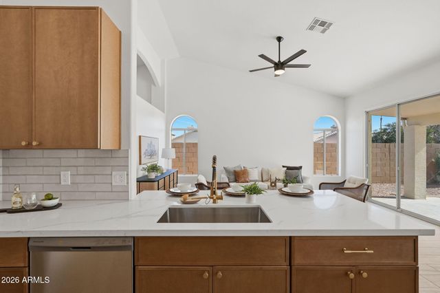 5261 W SHANNON Court, Chandler, AZ 85226