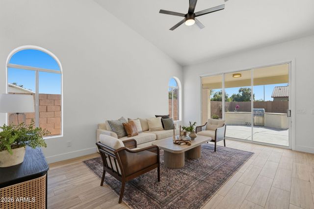 5261 W SHANNON Court, Chandler, AZ 85226