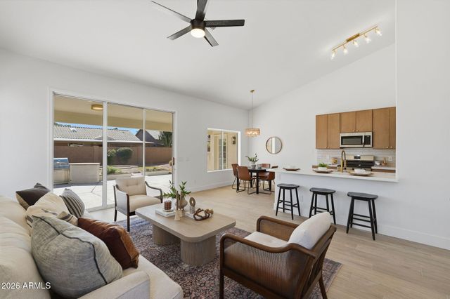 5261 W SHANNON Court, Chandler, AZ 85226