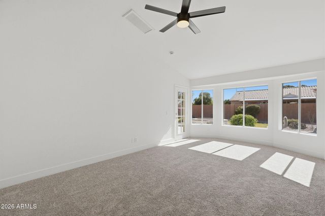 5261 W SHANNON Court, Chandler, AZ 85226