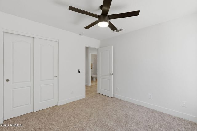 5261 W SHANNON Court, Chandler, AZ 85226