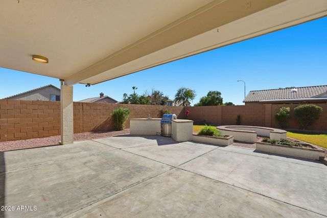 5261 W SHANNON Court, Chandler, AZ 85226