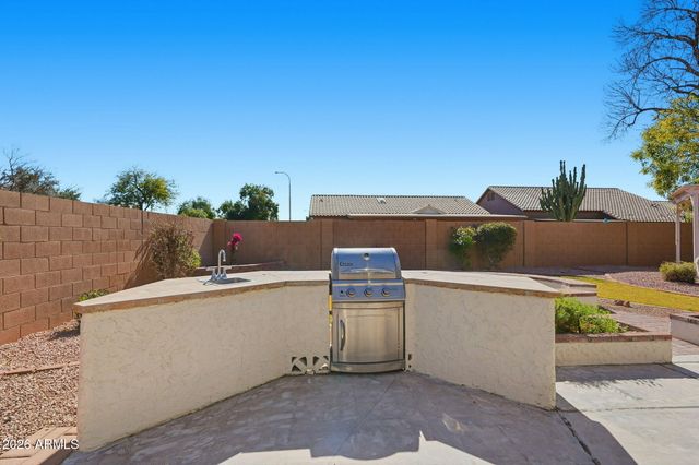 5261 W SHANNON Court, Chandler, AZ 85226