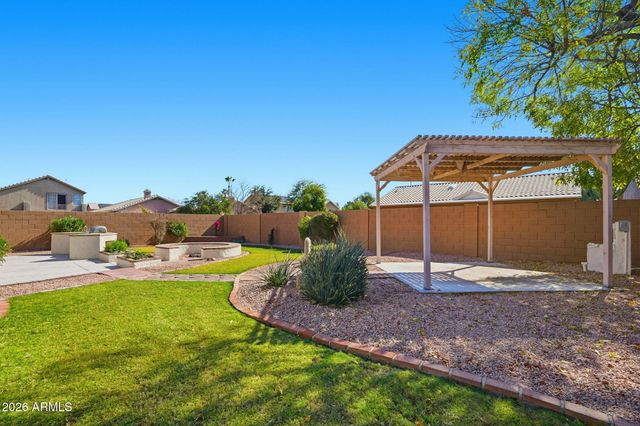 5261 W SHANNON Court, Chandler, AZ 85226