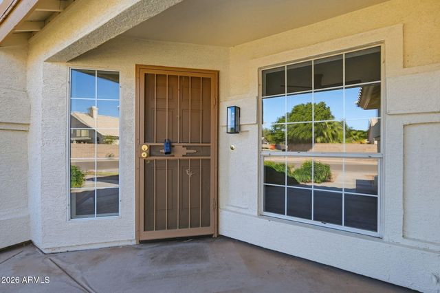5261 W SHANNON Court, Chandler, AZ 85226