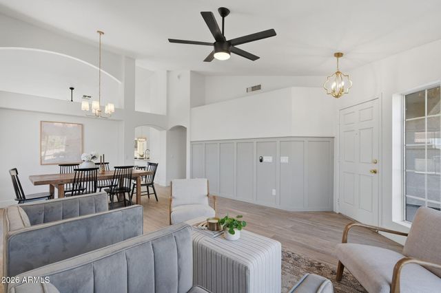 5261 W SHANNON Court, Chandler, AZ 85226