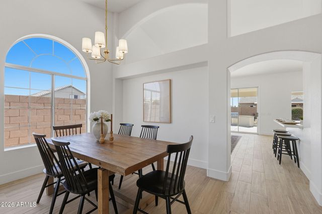 5261 W SHANNON Court, Chandler, AZ 85226