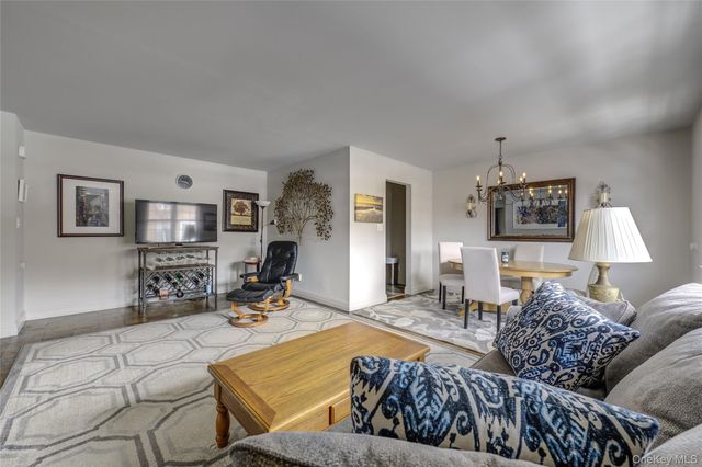 1 Anchorage Lane 2B, Oyster Bay, NY 11771
