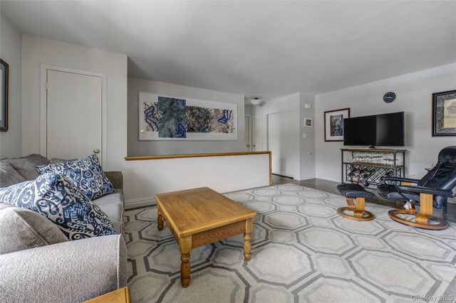 1 Anchorage Lane 2B, Oyster Bay, NY 11771