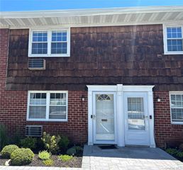 1 Anchorage Lane 2B, Oyster Bay, NY 11771