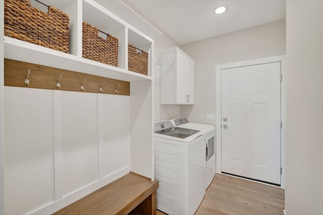 713 NE Country Meadow Drive, Ankeny, IA 50021
