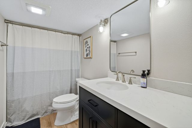 713 NE Country Meadow Drive, Ankeny, IA 50021