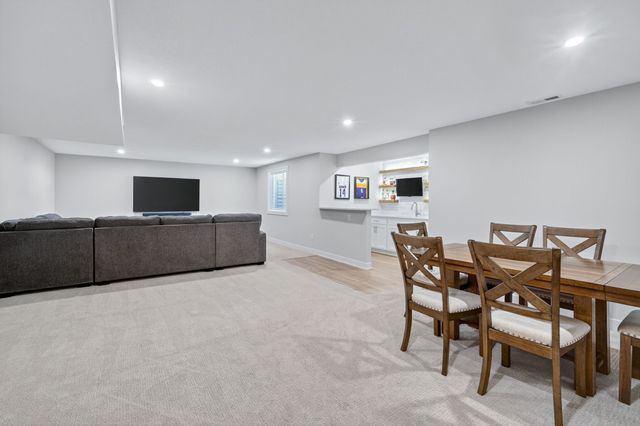 713 NE Country Meadow Drive, Ankeny, IA 50021